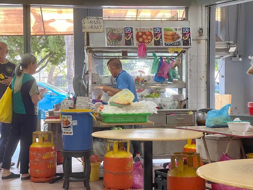 Qi Yen Kopitiam Asam Laksa — interior