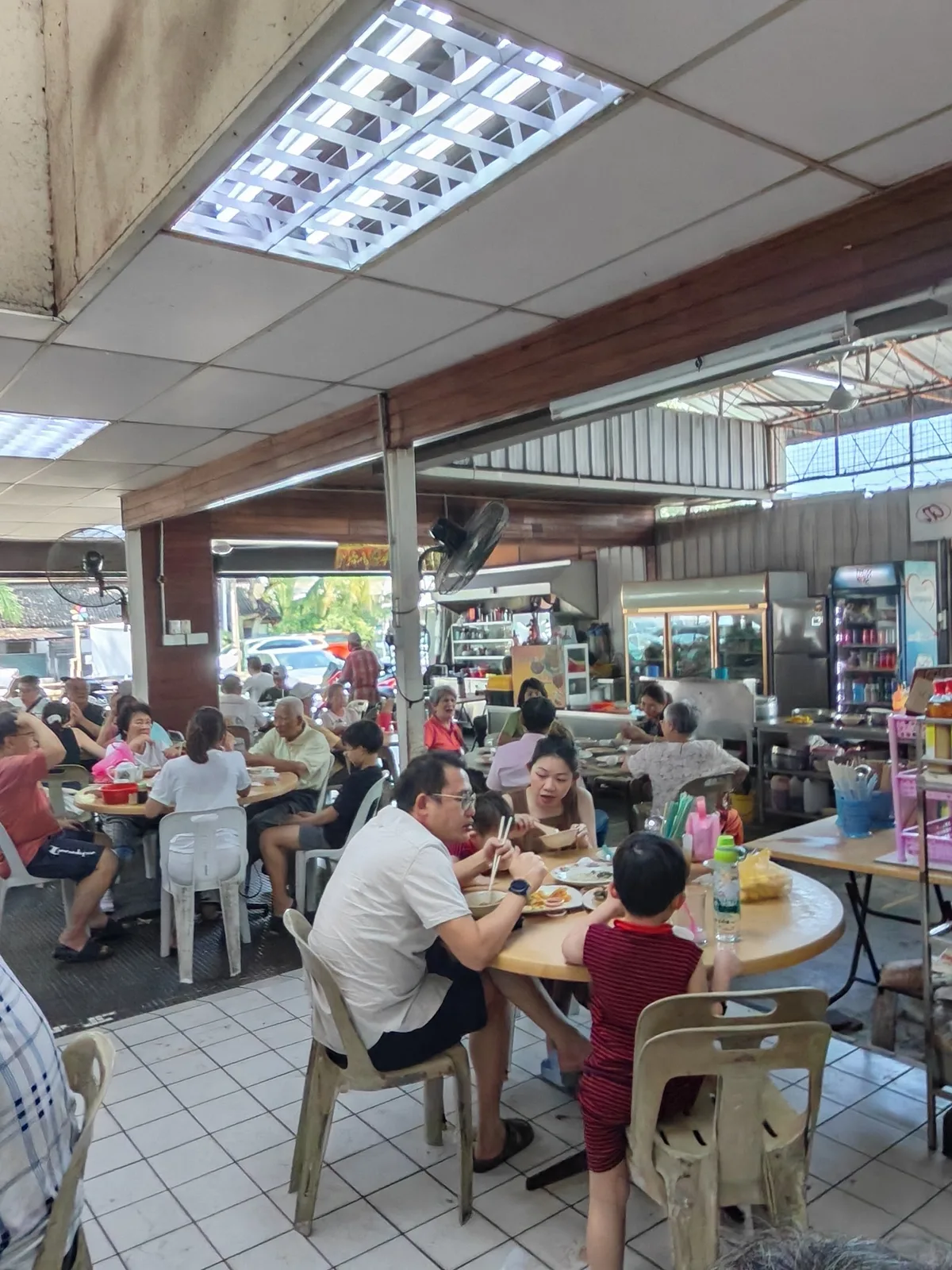 Quan Zhou Cafe — interior
