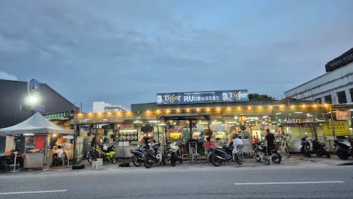 Raja Uda Food Court Oyster Omelette — storefront