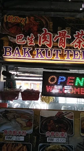 Raja Uda Food Court Oyster Omelette — signage