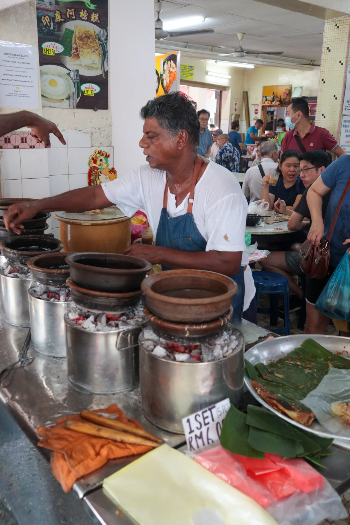 Apom vendor at the claypot stall