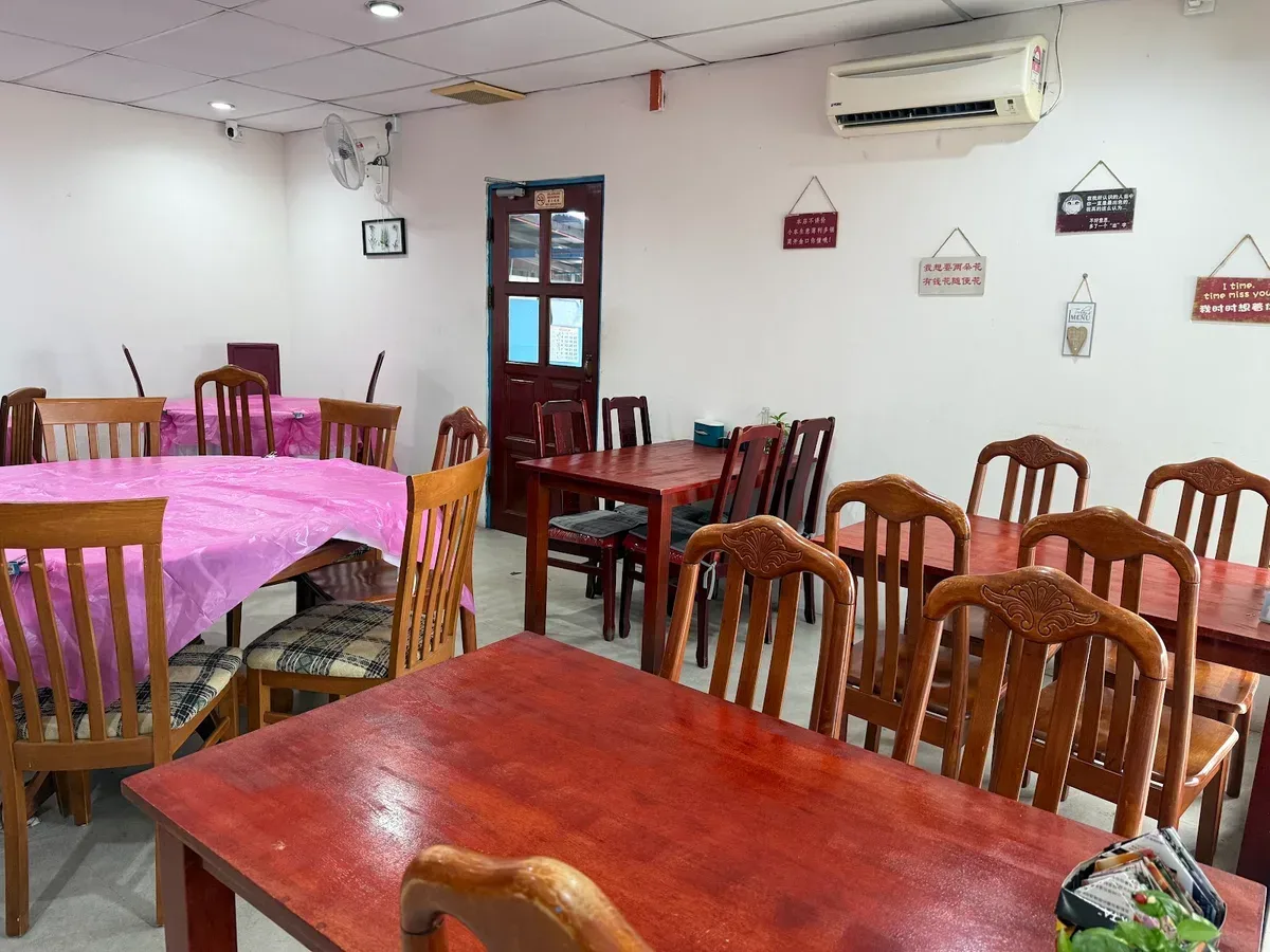 Restoran 77 Famous Curry Fish Head — interior