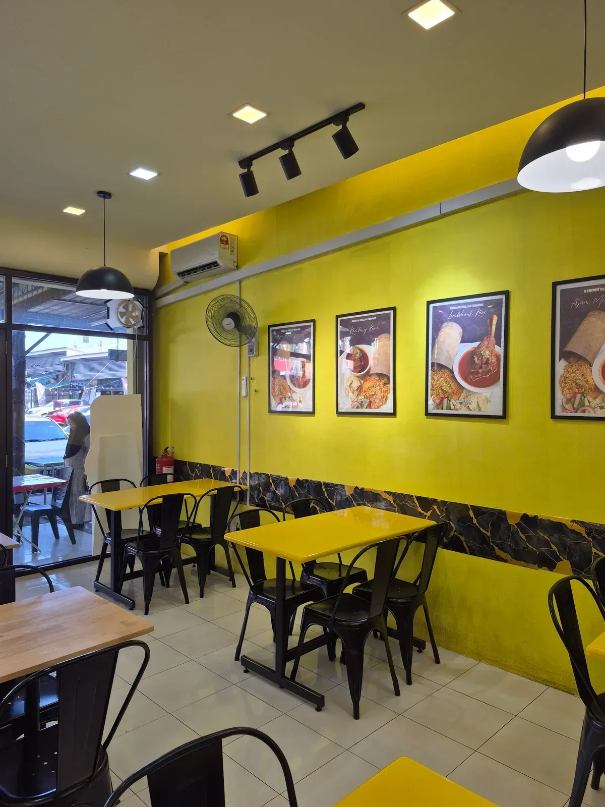 Restoran Beriani Buluh Penang — interior