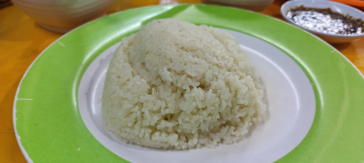 Restoran Fuziah Nasi Ayam Pasar Bulat — signature dish