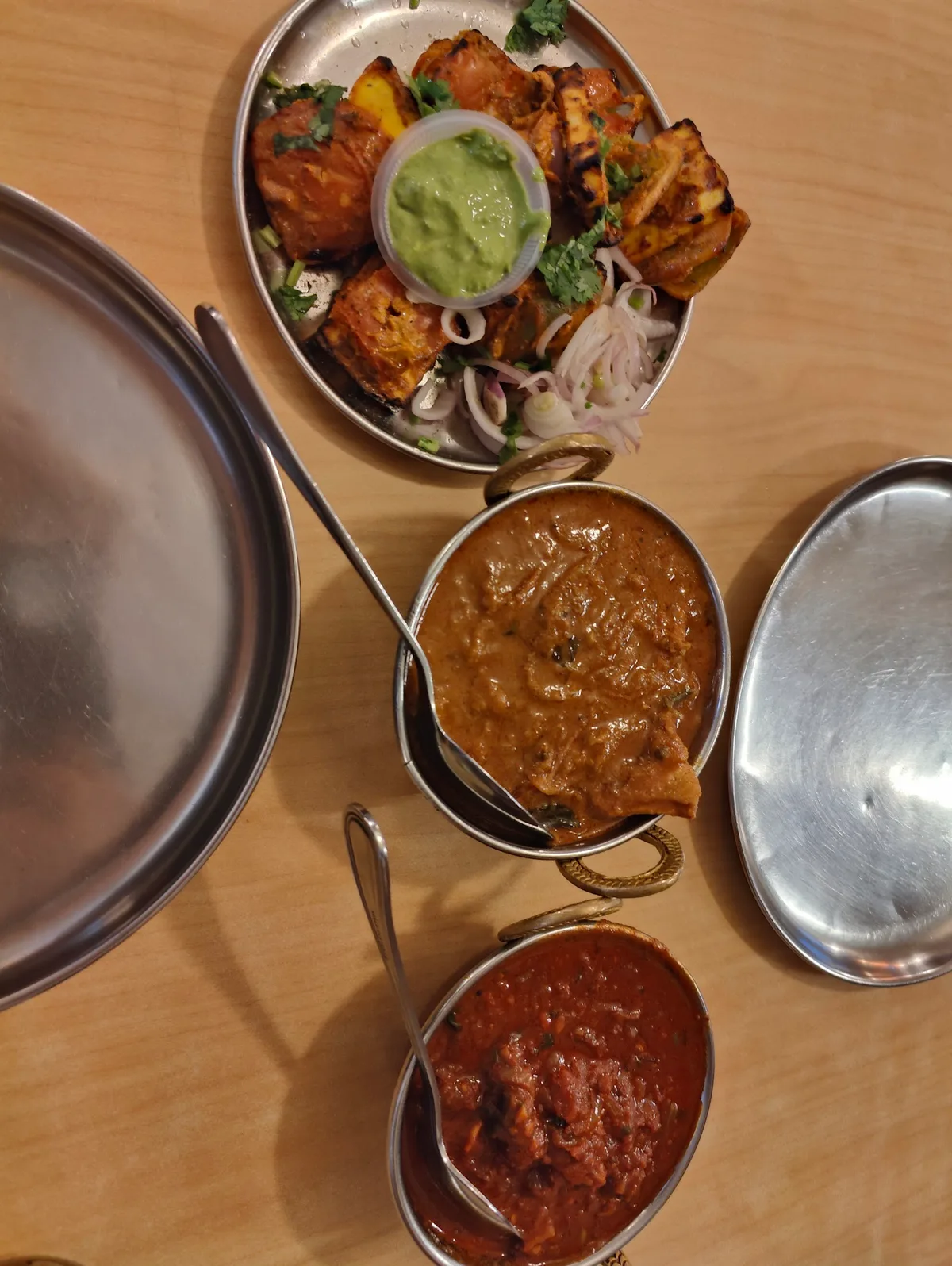 Tandoori chicken with curries