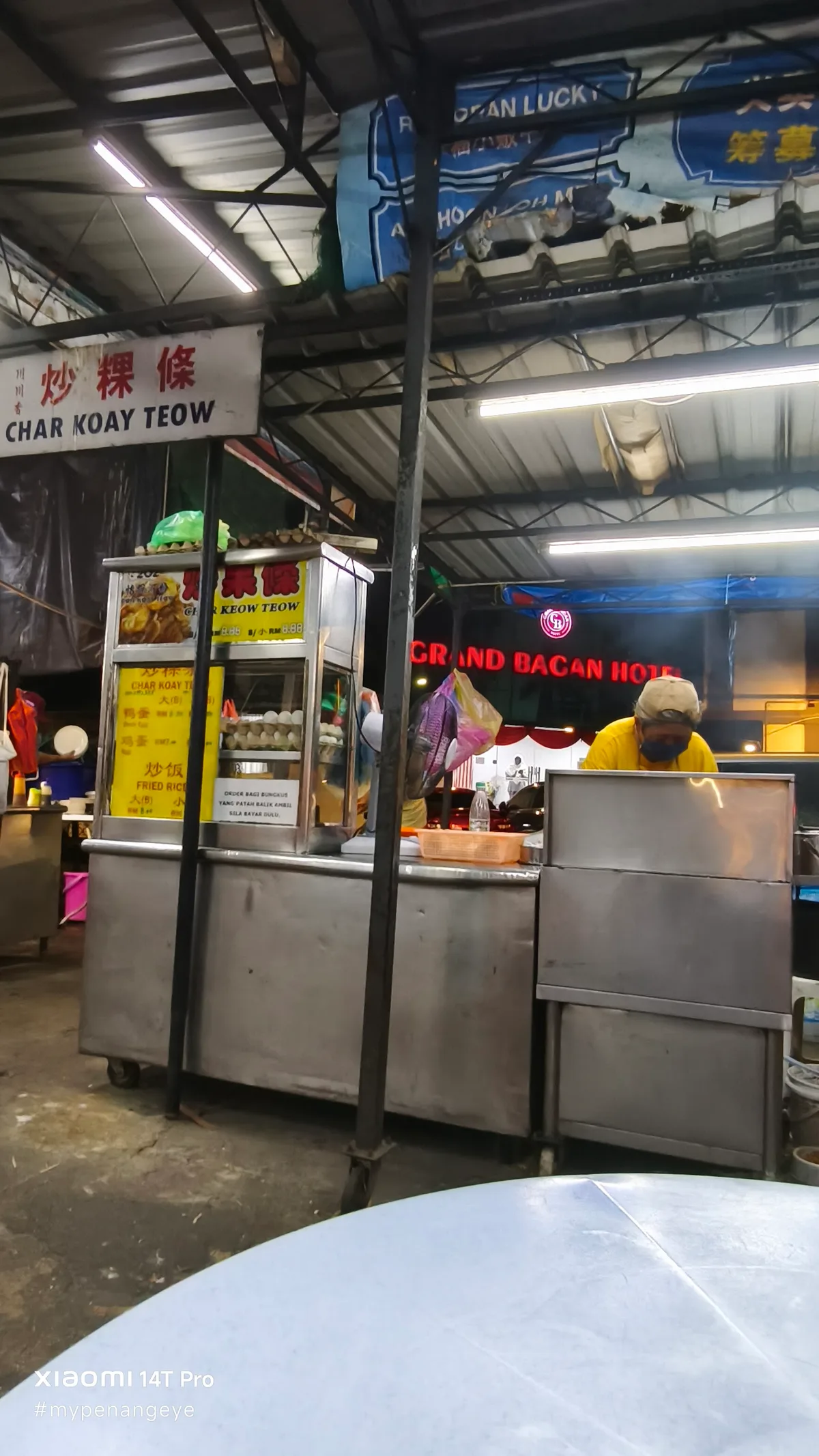 Restoran Lucky Butterworth Chicken Rice — interior