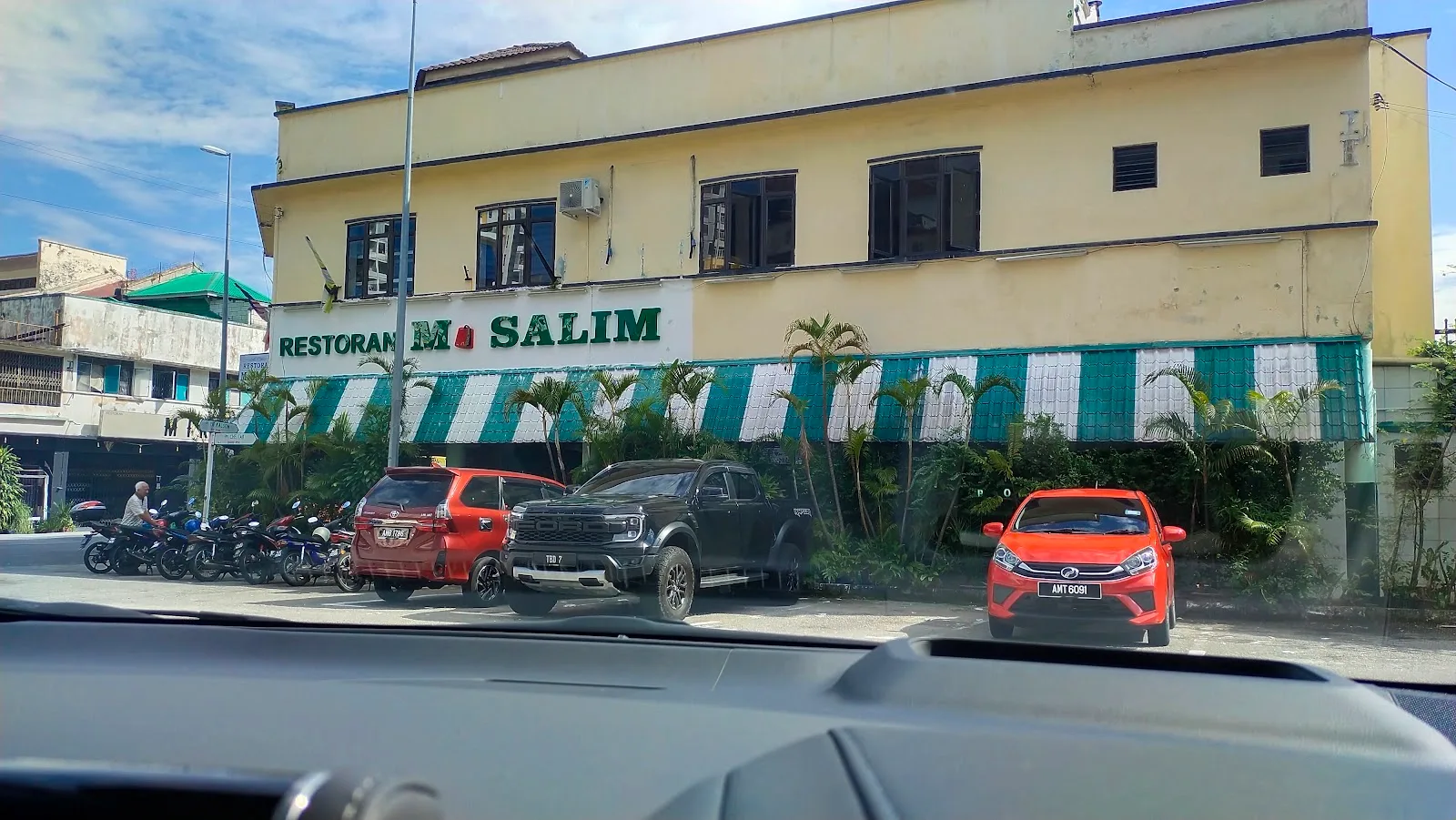 Restoran M Salim — signage