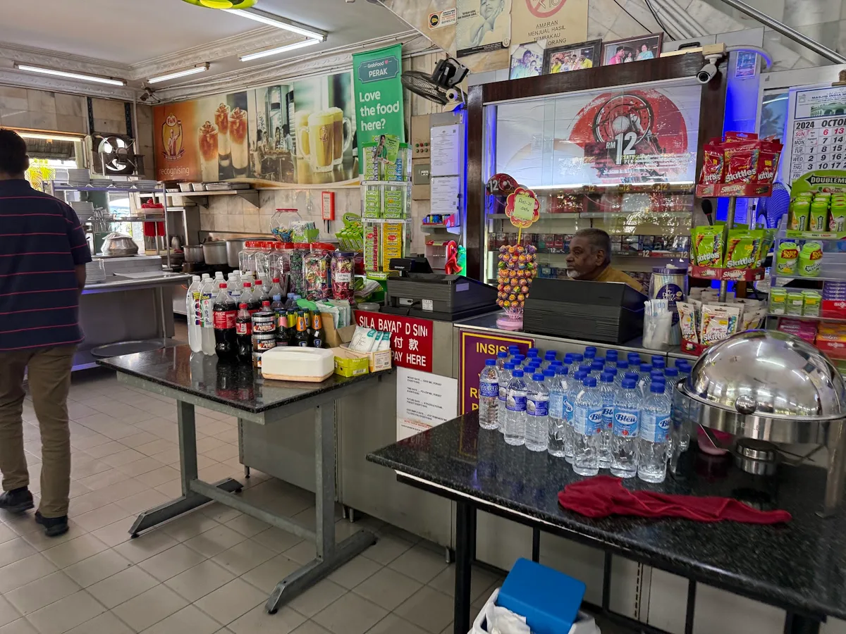 Restoran M Salim — interior