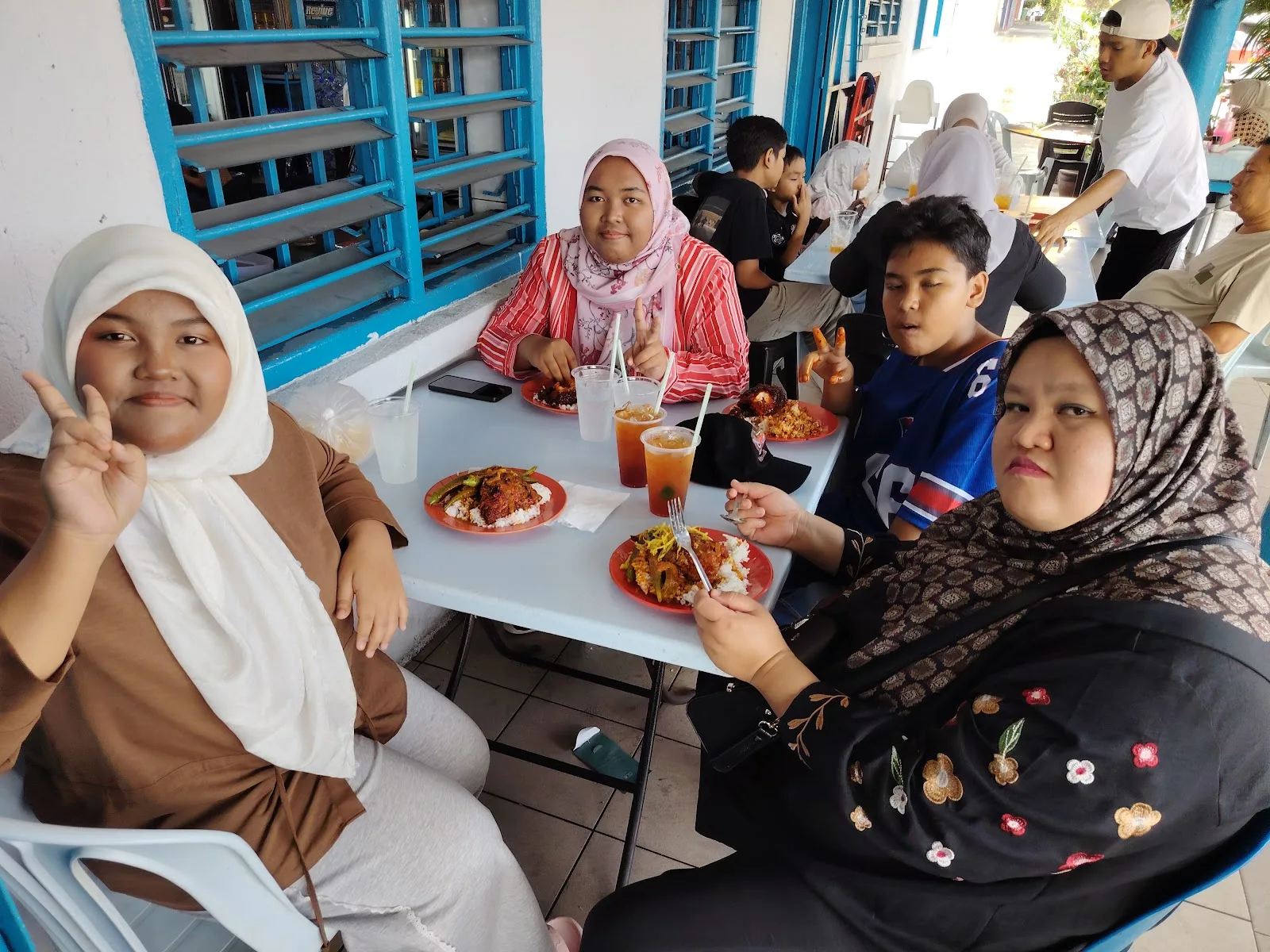 Restoran Majeedia — crowd