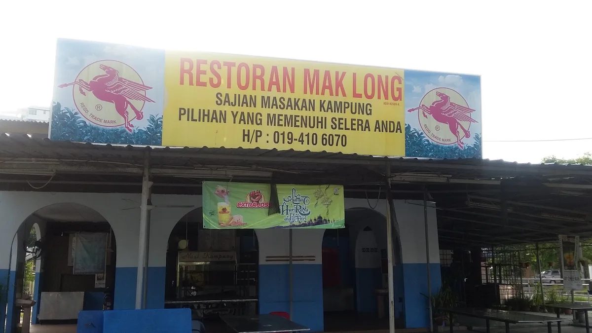 Restoran Mak Long signboard: sajian masakan kampung