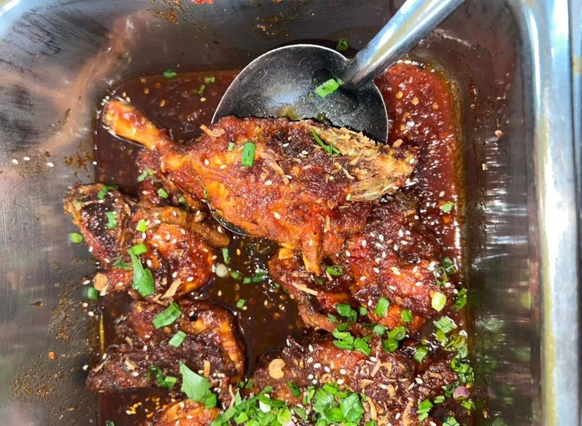 Chicken in thick red gravy at the lauk counter