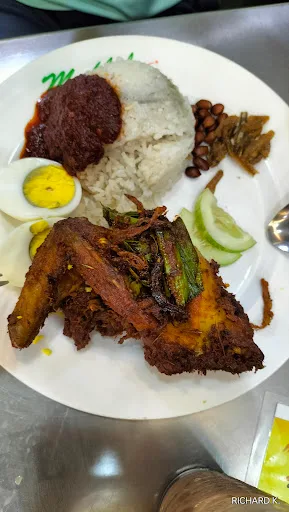 Nasi with fried chicken