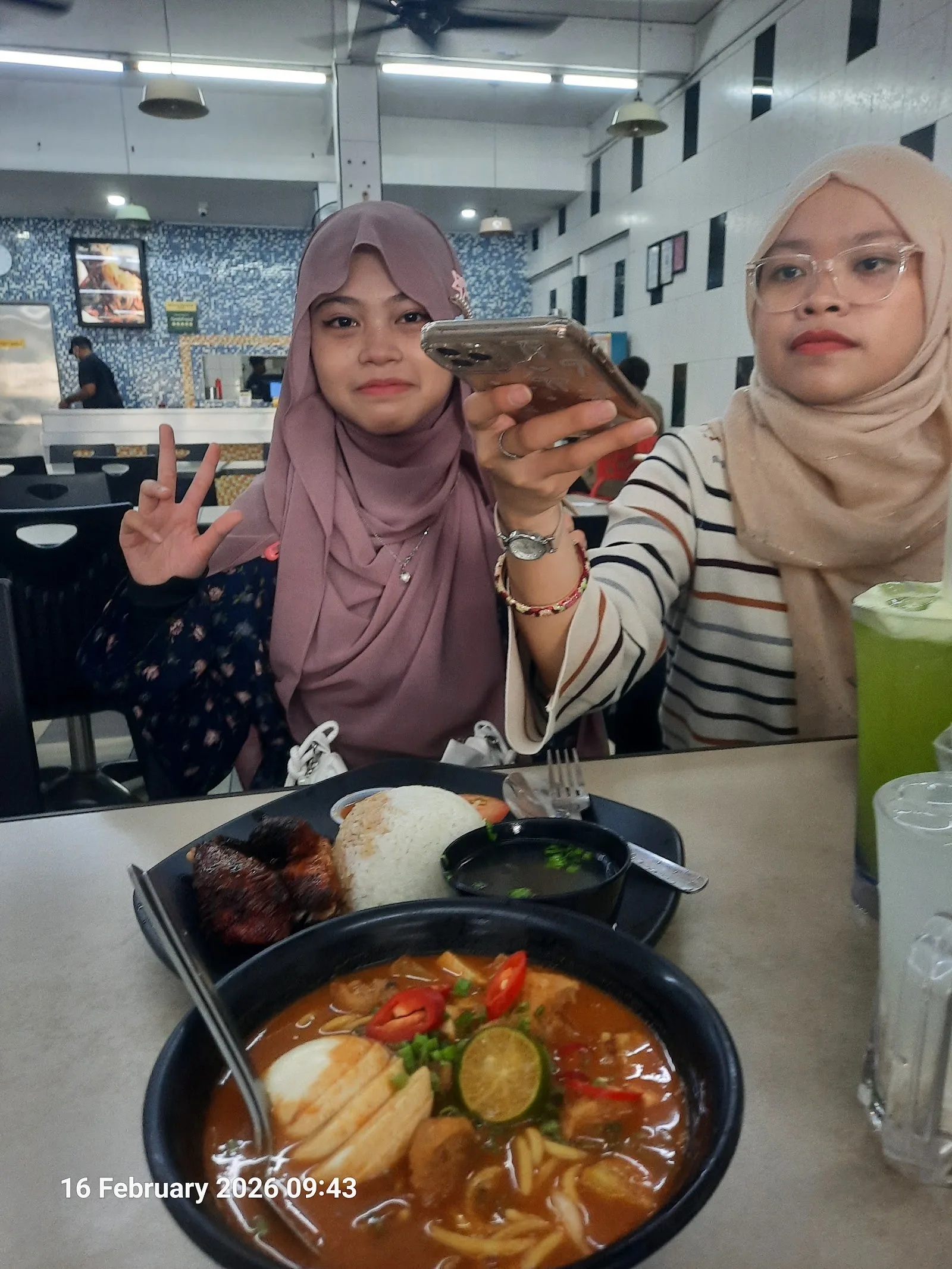 Restoran Mee Rebus Ramli — crowd