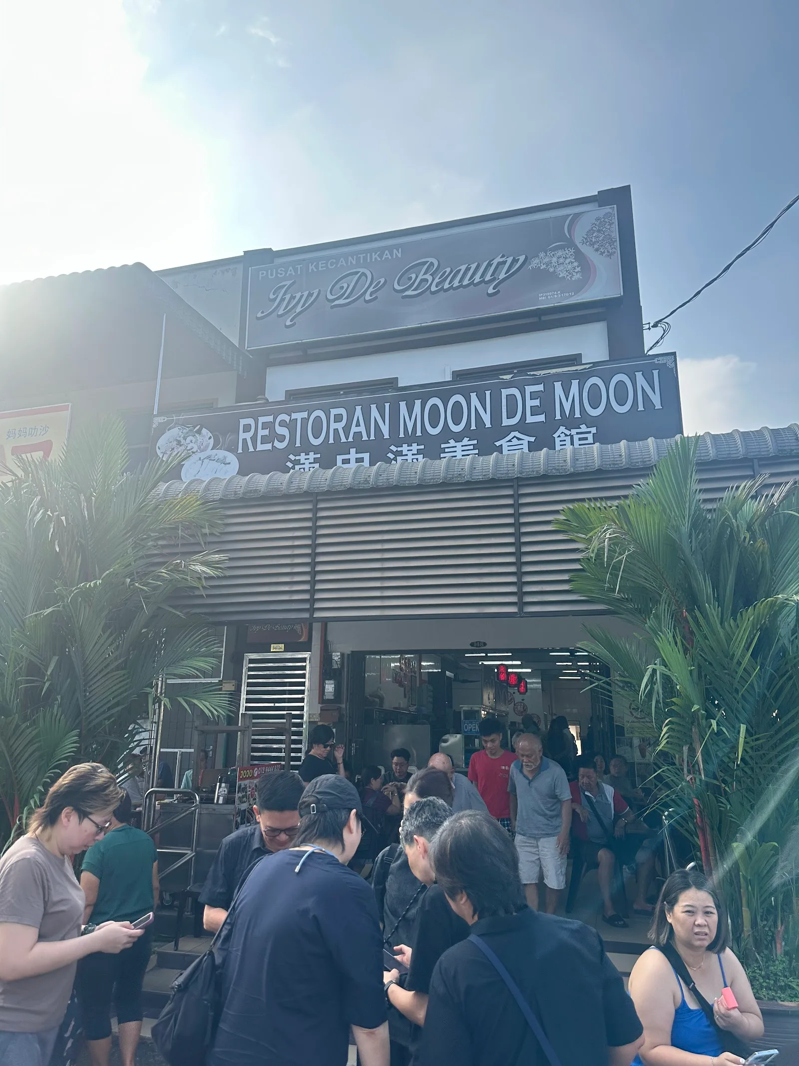 Restoran Moon De Moon — exterior