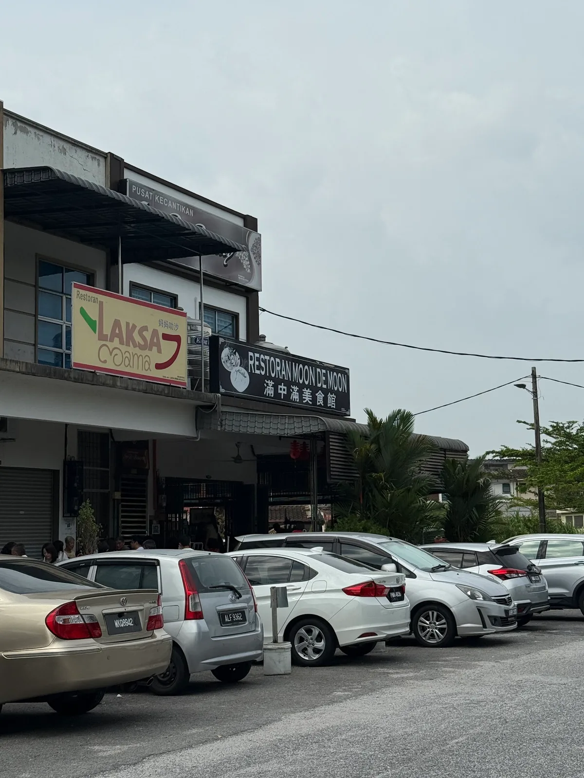 Restoran Moon De Moon — storefront