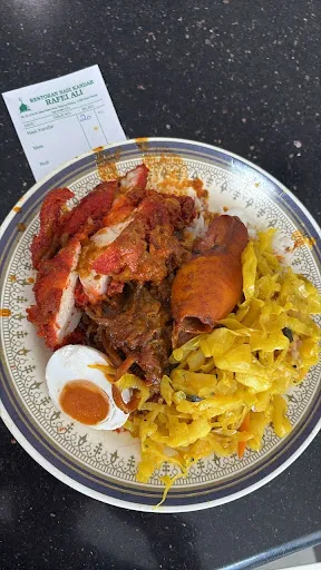 Restoran Nasi Kandar Rafei Ali Fettes Park Nasi Banjir — dish