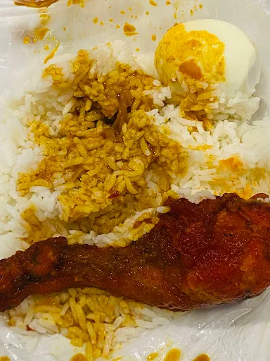 Restoran Nasi Kandar Rafei Ali Fettes Park Nasi Banjir — dish