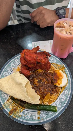 Restoran Nasi Kandar Rafei Ali Fettes Park Nasi Banjir — dish