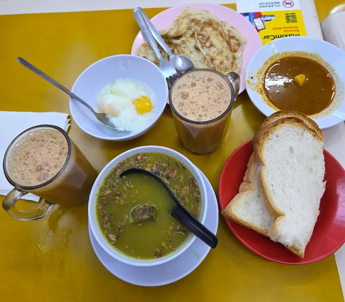 Restoran Sup Hameed — breakfast spread