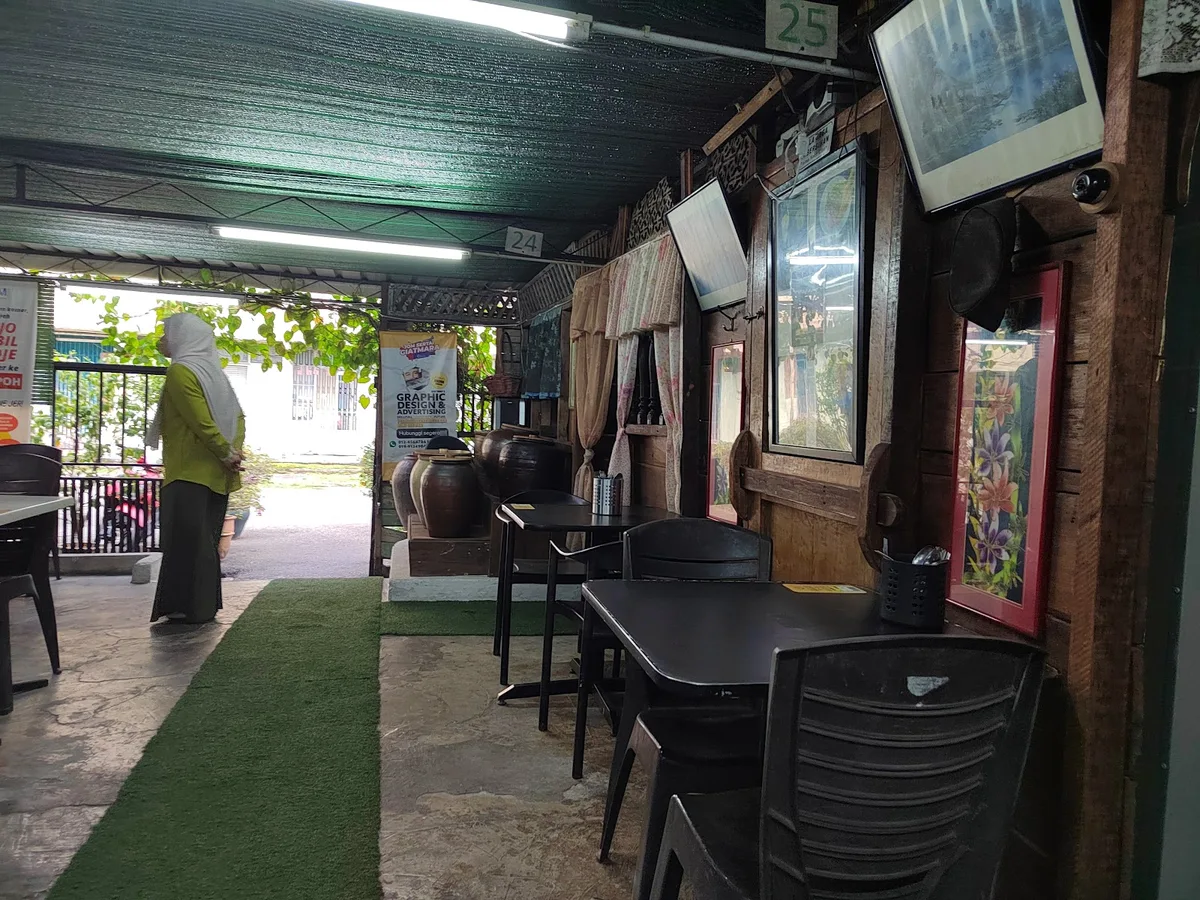 Restoran Warung Tempua 24jam — interior
