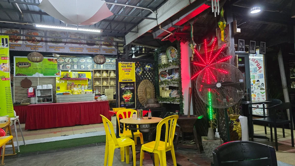 Restoran Warung Tempua 24jam — interior