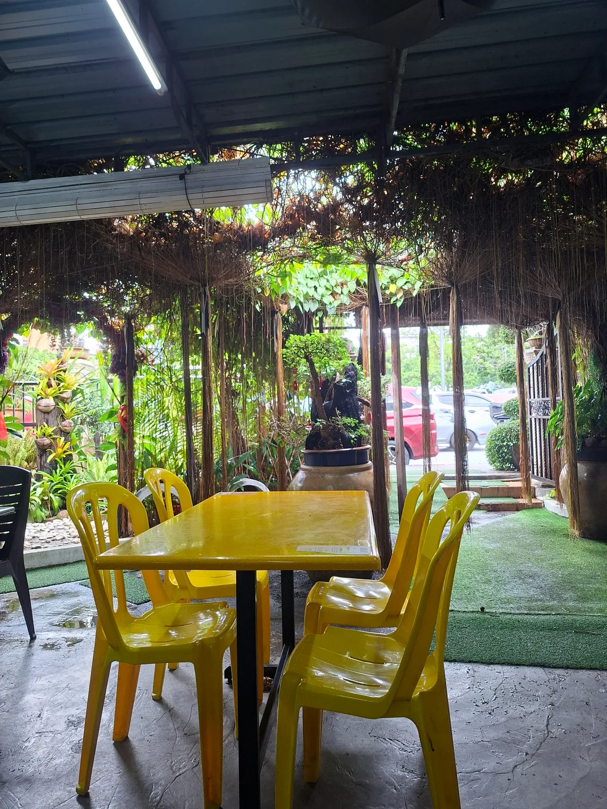 Restoran Warung Tempua 24jam — interior
