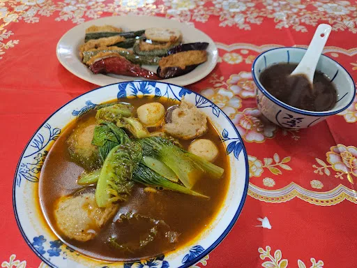 RESTORAN YONG TAU FU LIM KEE — signature dish