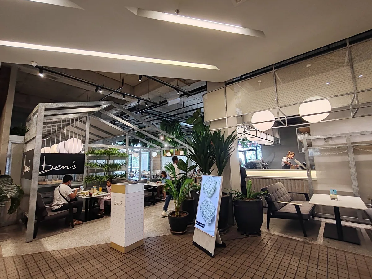 Richard's Top Taste Cafe — interior