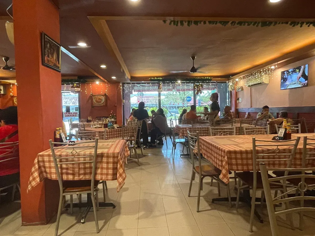 Richard's Top Taste Cafe — interior