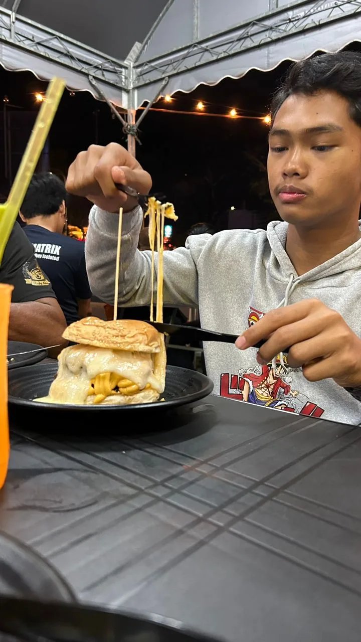 Rockstarz Burger — signature dish