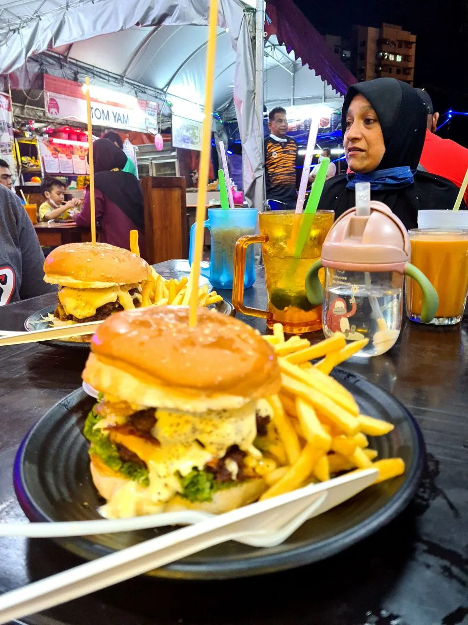Rockstarz Burger — signature dish