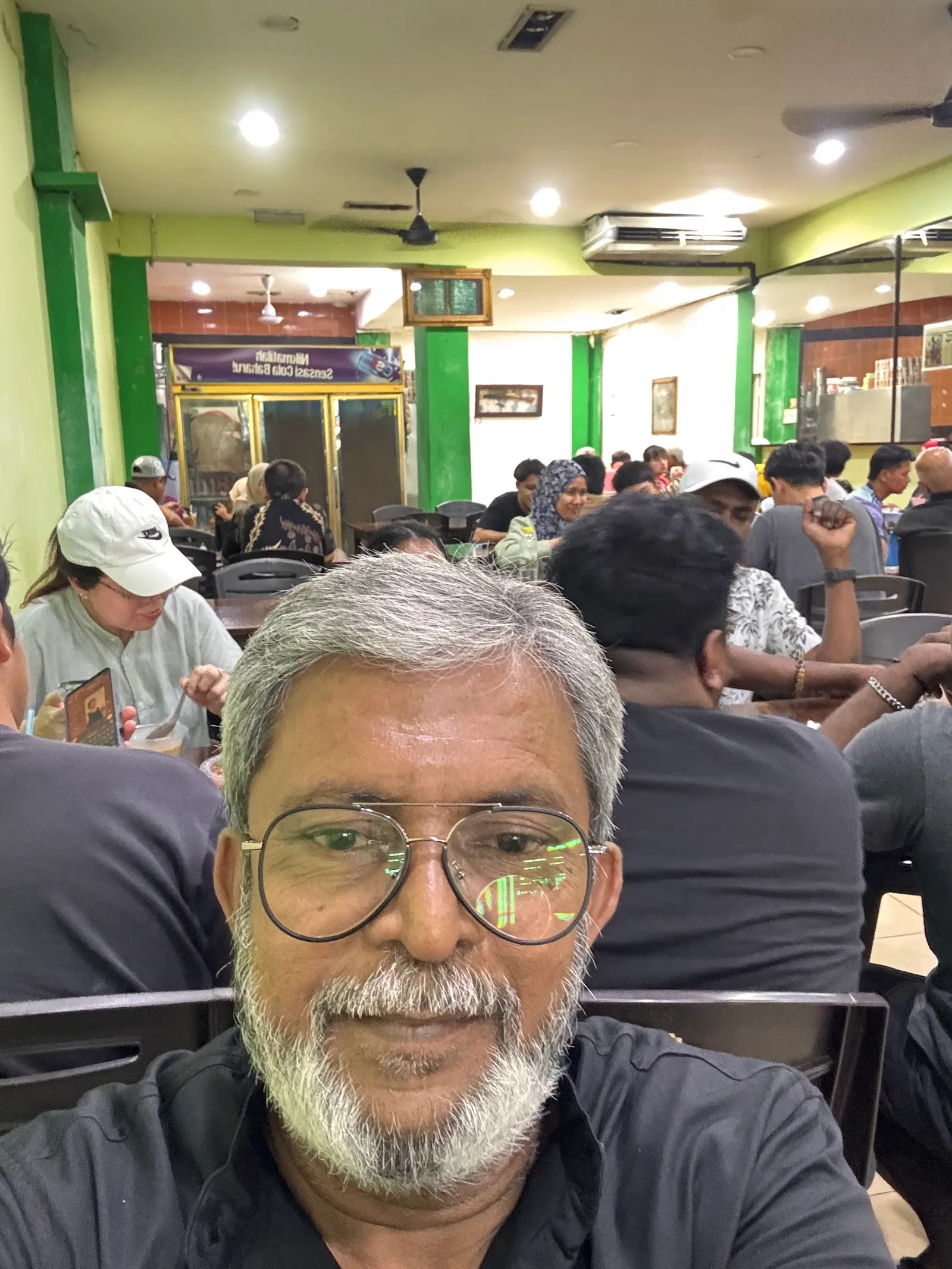 Rojak N Cendol Padang Ipoh — interior