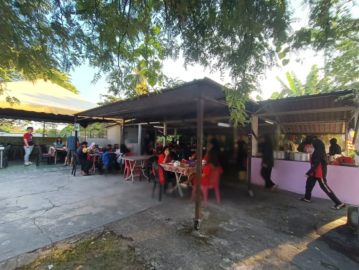 Roti Canai Istimewa Aziz — interior
