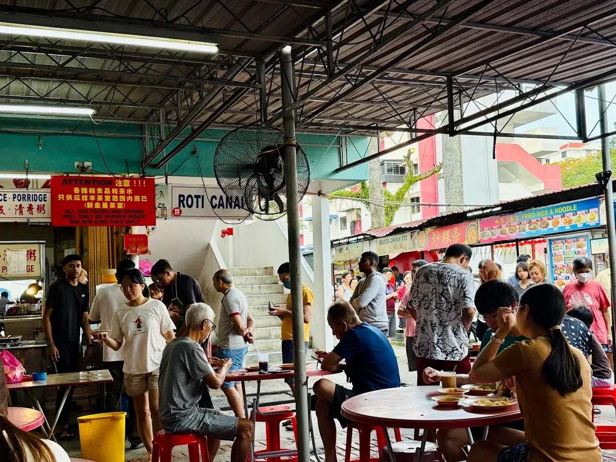 Roti Canai Jalan Tengah — interior