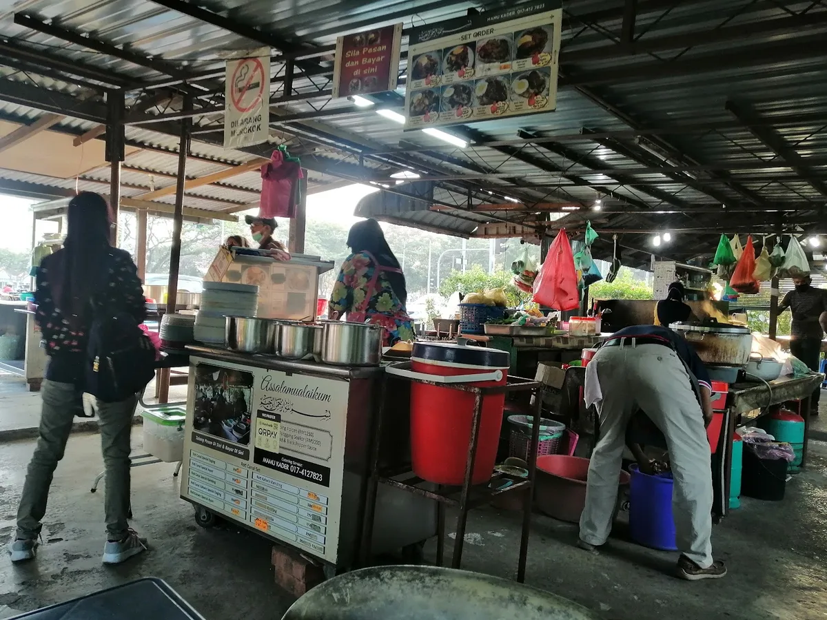 Roti Canai Mamu Kader — interior
