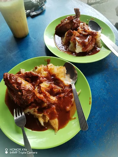 Roti Canai Mamu Kader — signature dish