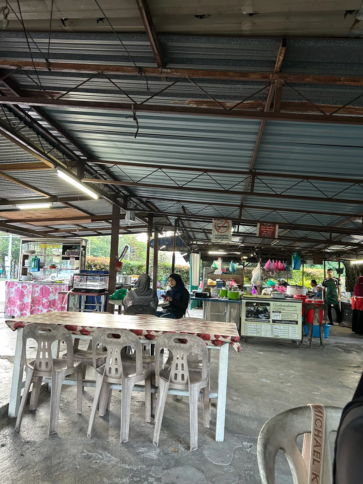 Roti Canai Mamu Kader — interior