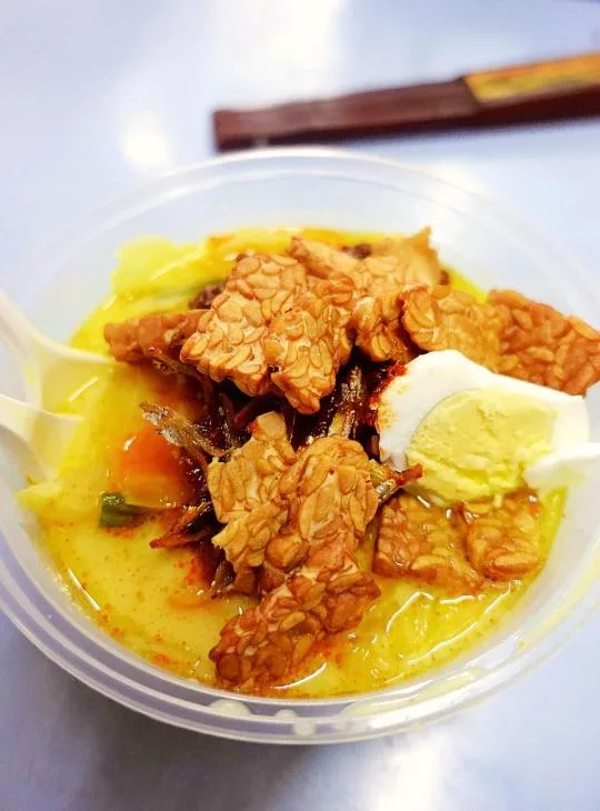 Lontong with fried tempeh