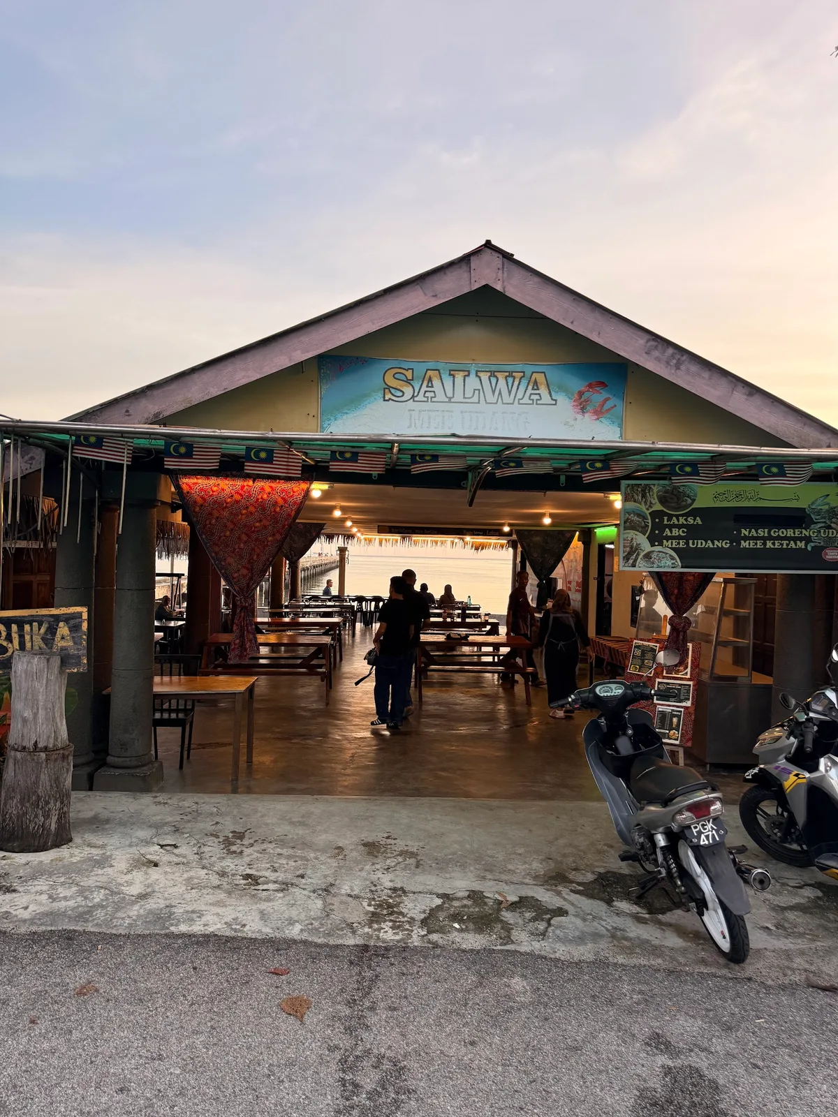 Salwa Mee Udang entrance by the Teluk Kumbar jetty