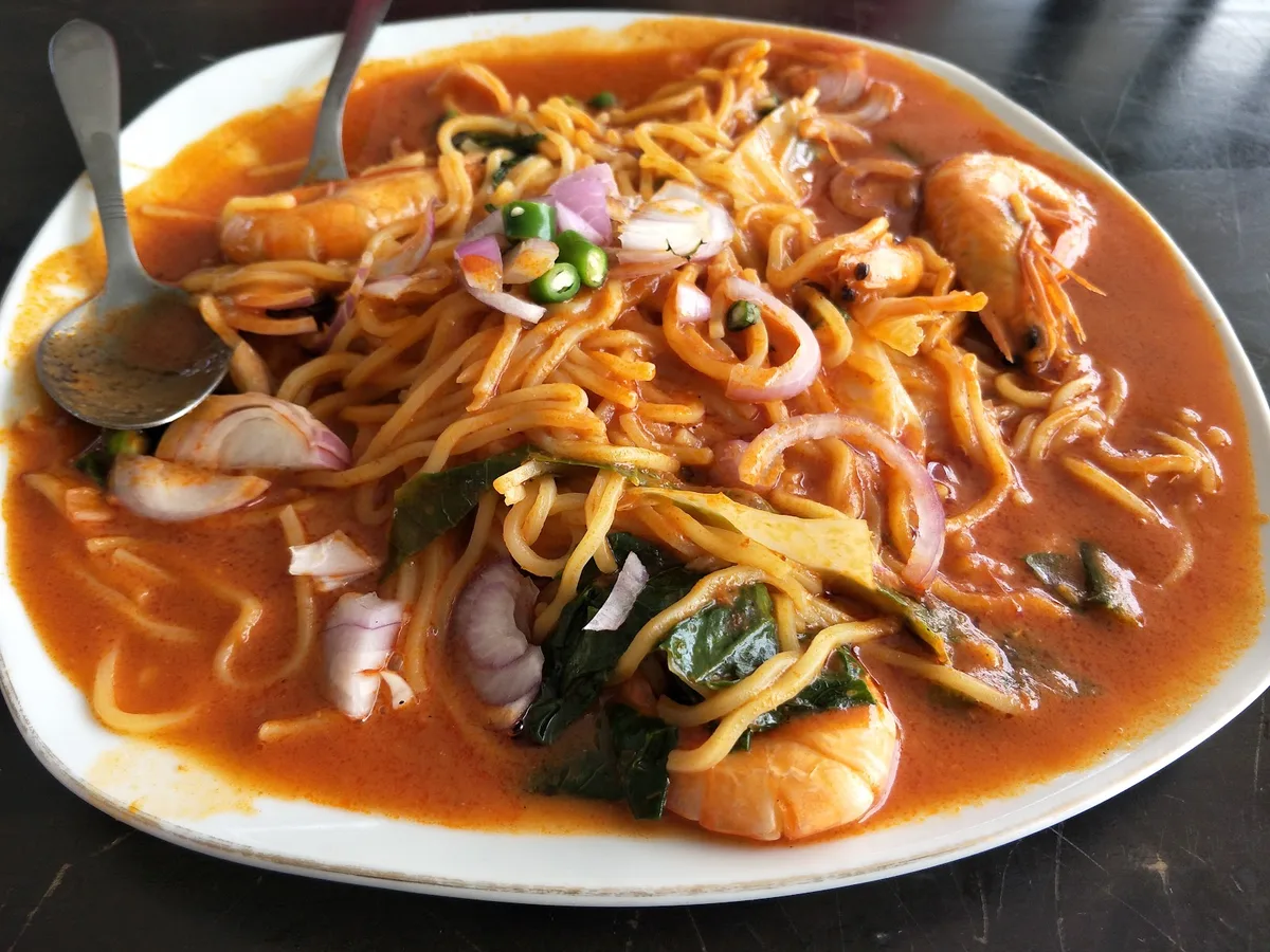 Mee udang with prawns and greens