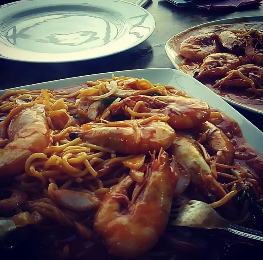 Mee udang plate piled with prawns
