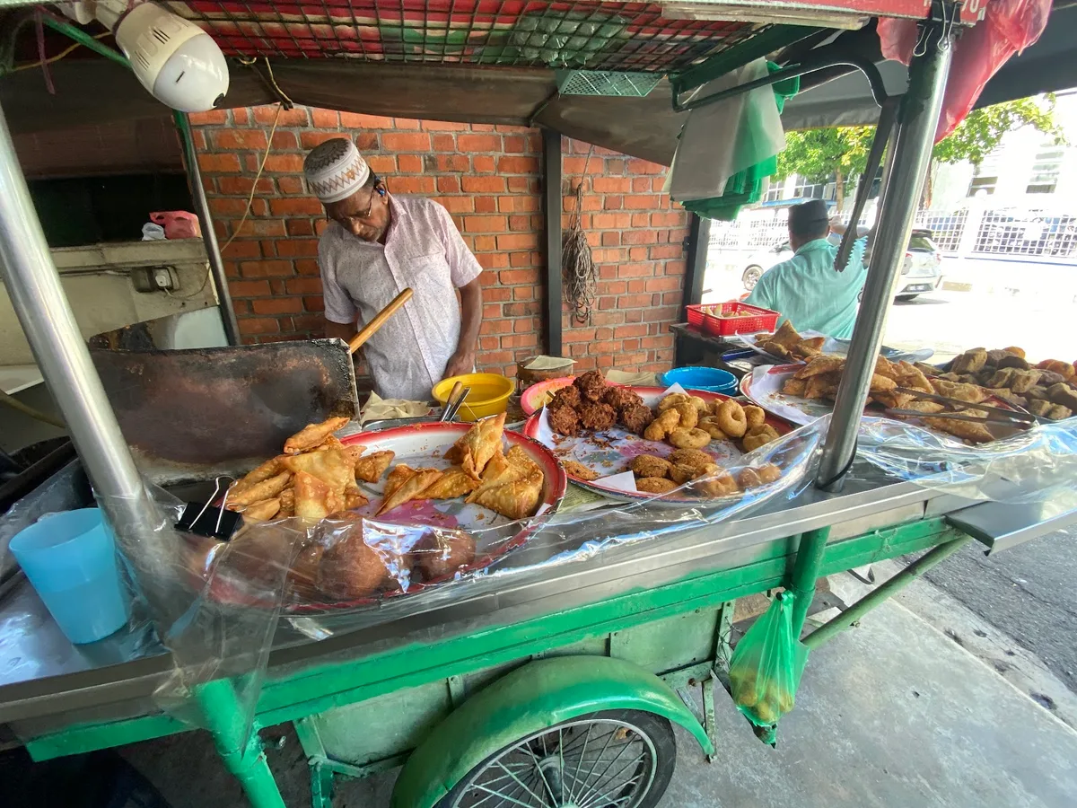 The Samosa Centre push-cart on Jalan Transfer
