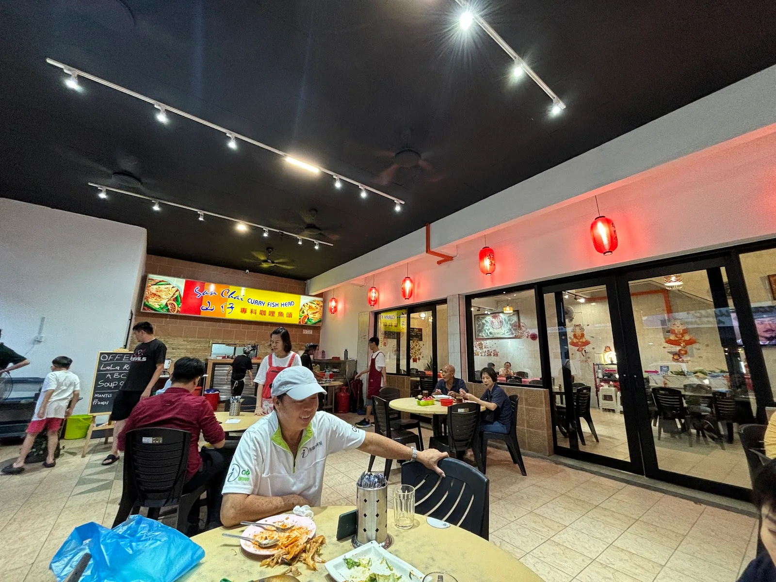 San Chai Restaurant — interior