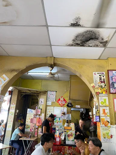 Seng Thor Coffee Shop Loh Bak — interior