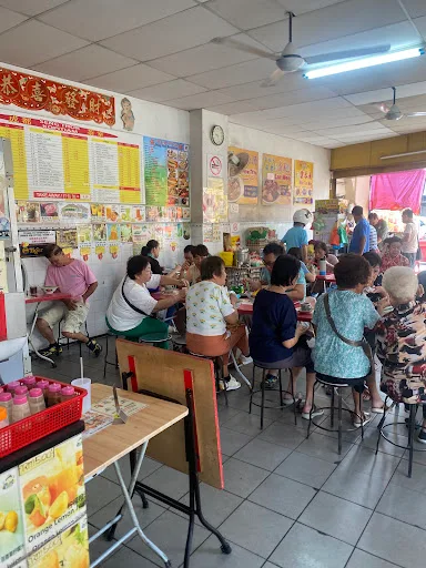 Seng Thor Coffee Shop Loh Bak — interior