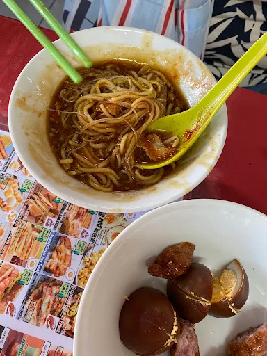 Seng Thor Coffee Shop Oh Chien — signature dish