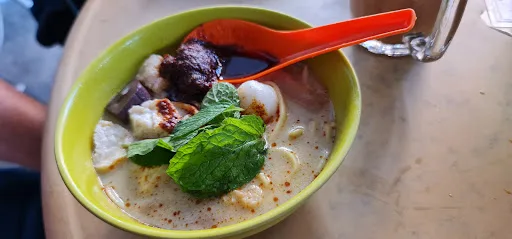 Siang Tatt Coffee Shop — Char Koay Kak — signature dish