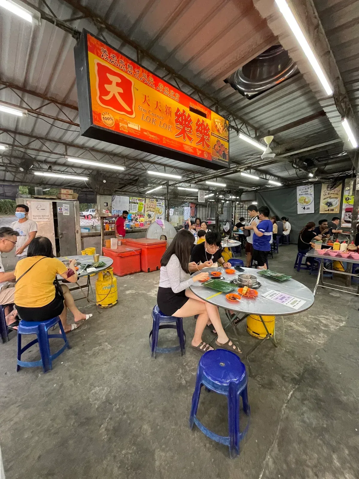 Sim Corner Lok Lok — interior