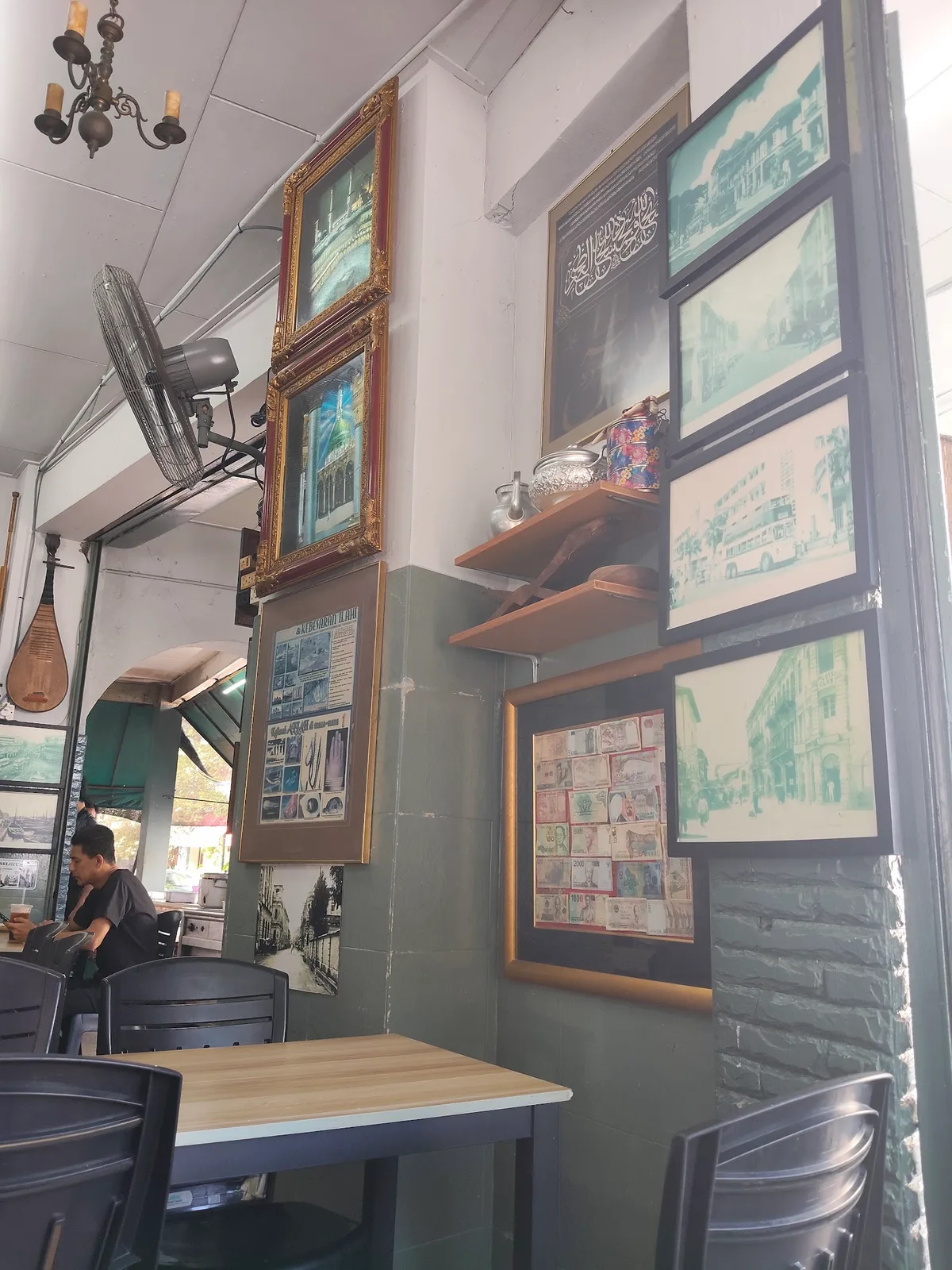 Simple Cafe — interior