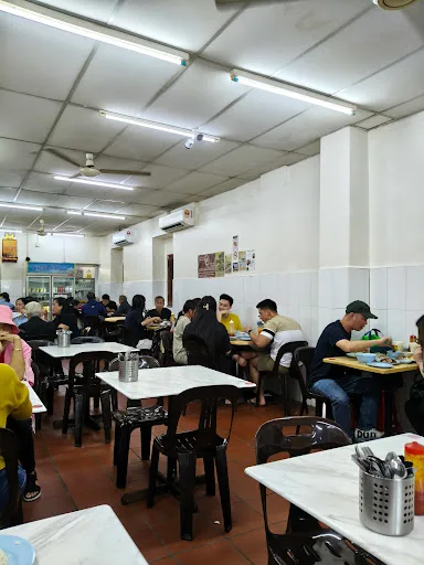 Sin Nam Huat — interior